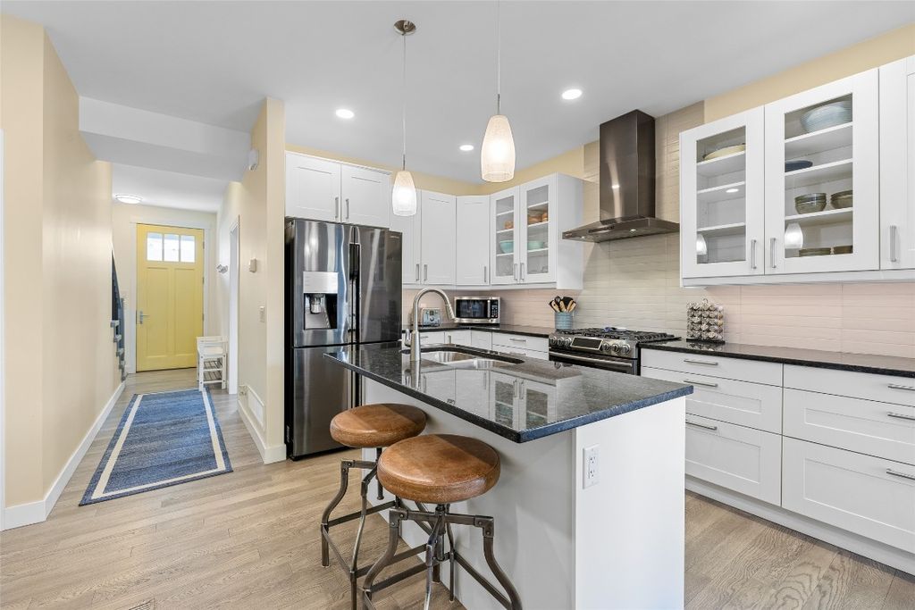 listing image 16517860979757355756