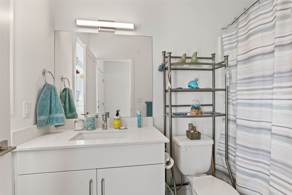 listing image 16513713593437573579