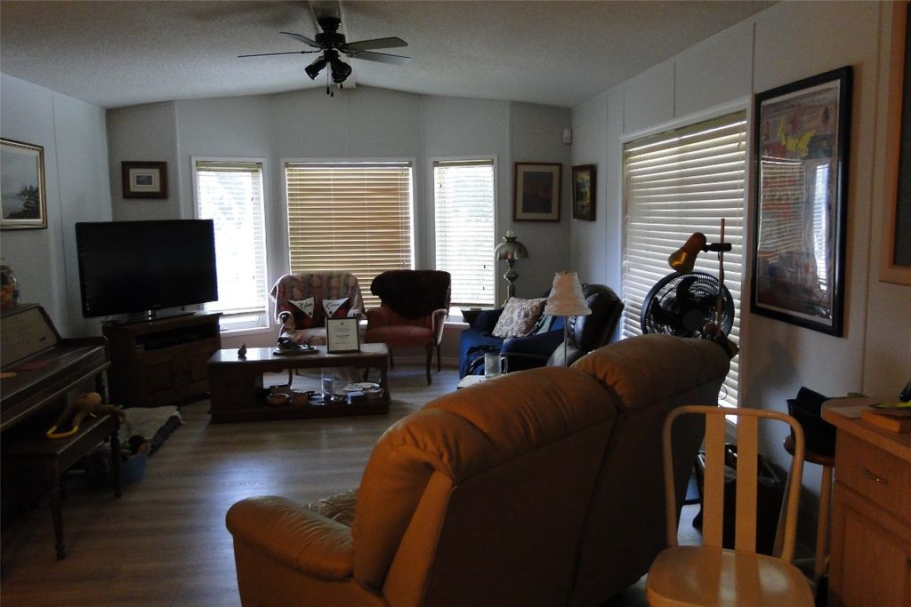 listing image 16510097593863848229