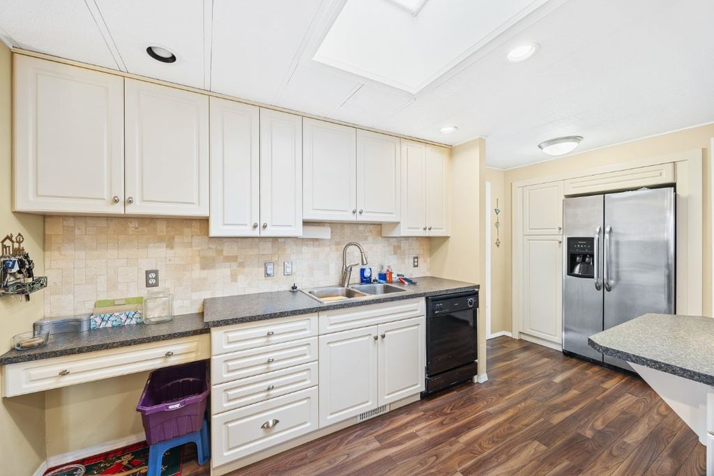 listing image 16513095398011510837