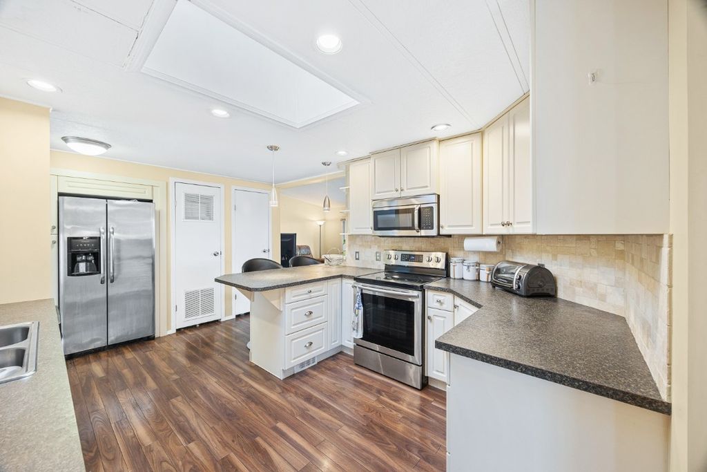 listing image 16518137297618143185