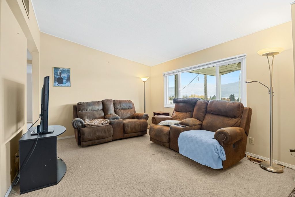 listing image 16512438704403572290