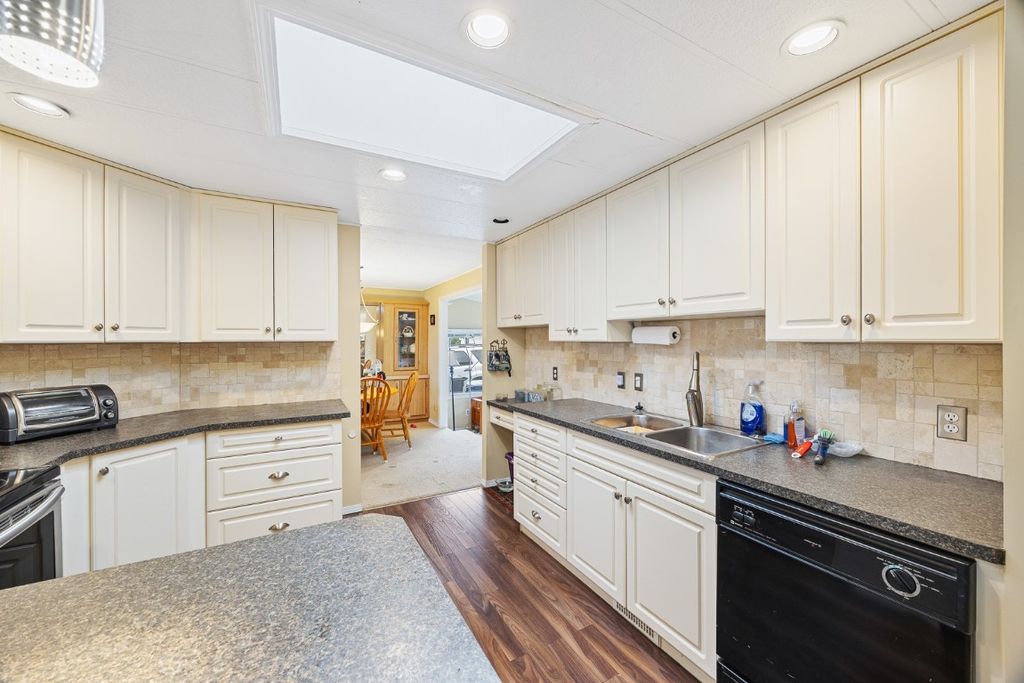 listing image 16516932652980597830