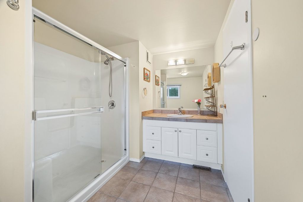 listing image 16517904293102040600