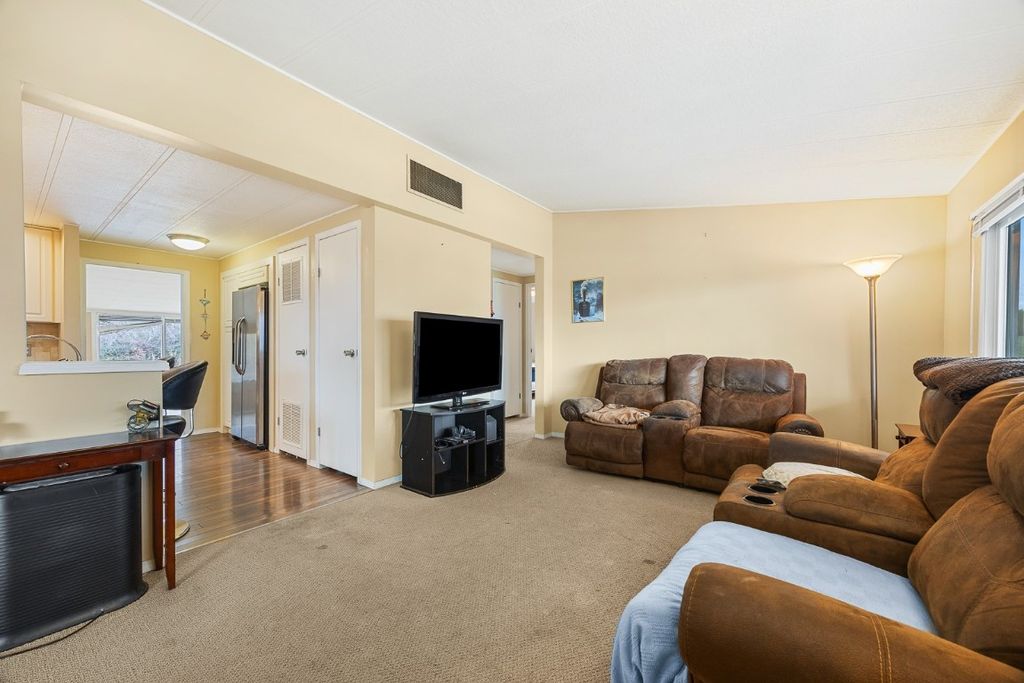 listing image 16514106107304802643