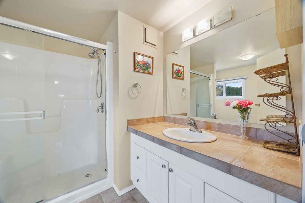 listing image 16515997418998485930