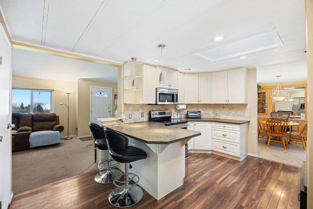 listing image 16518510918223781412