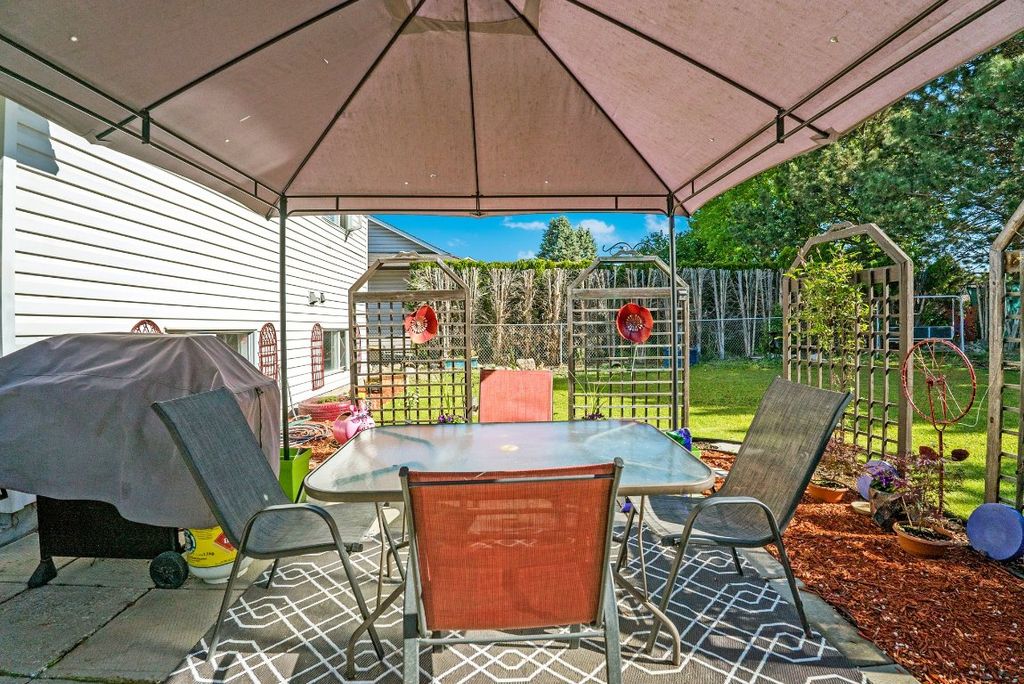 listing image 16511257466394153377