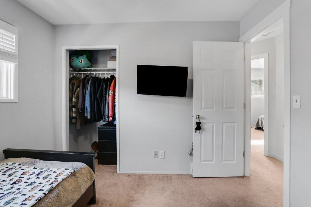 listing image 16516975486826406207