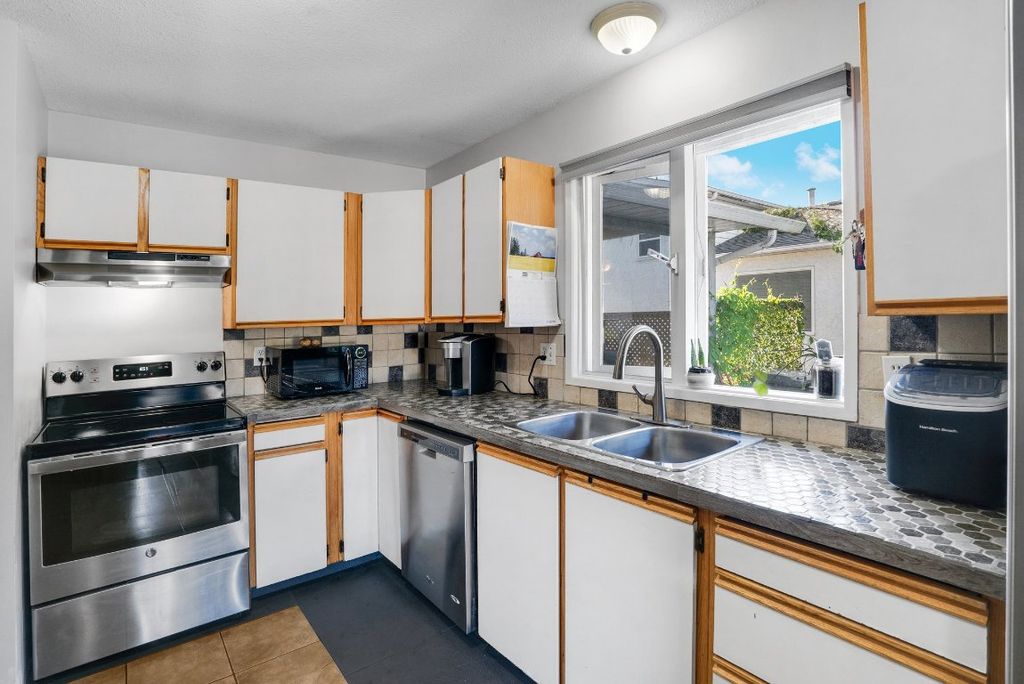listing image 16518213124518413041