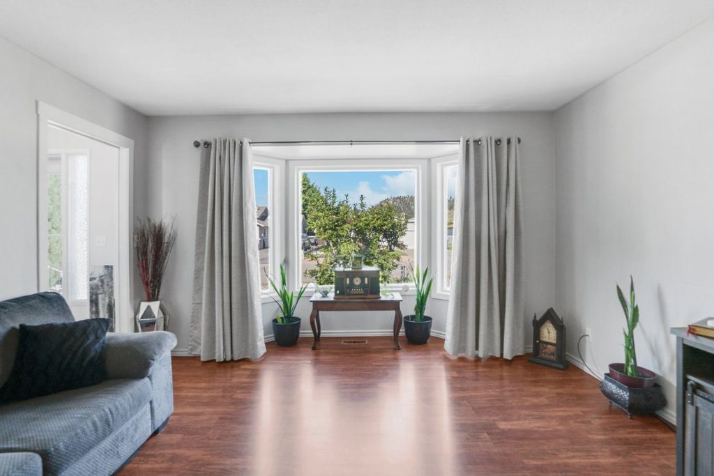 listing image 16511527869698419861