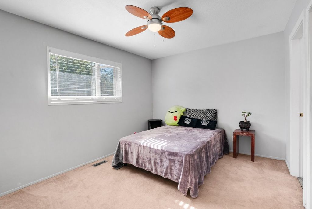 listing image 16518085799586792906
