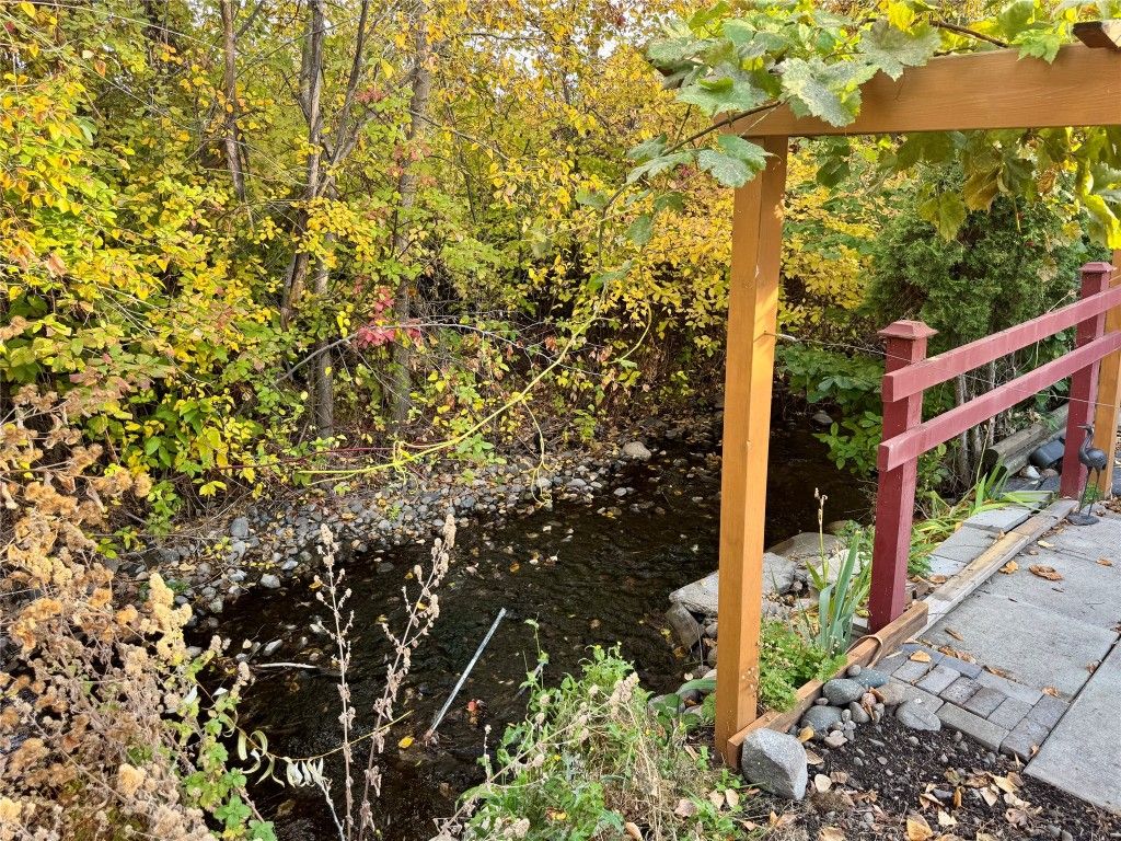 listing image 16516561322936032500