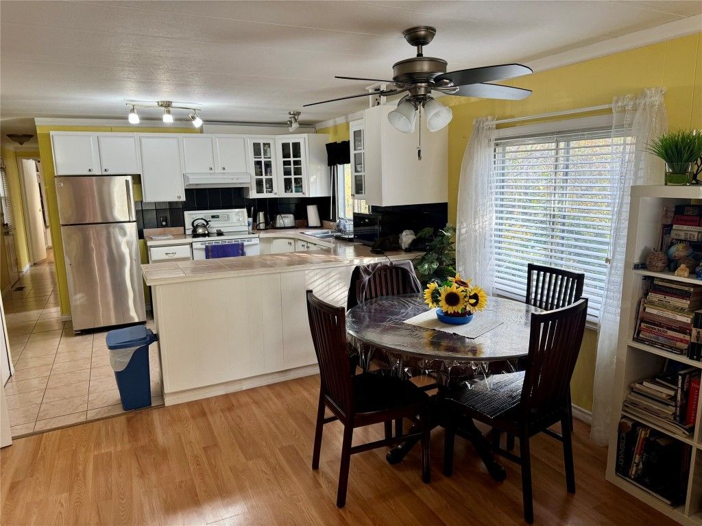 listing image 16519763301693830492