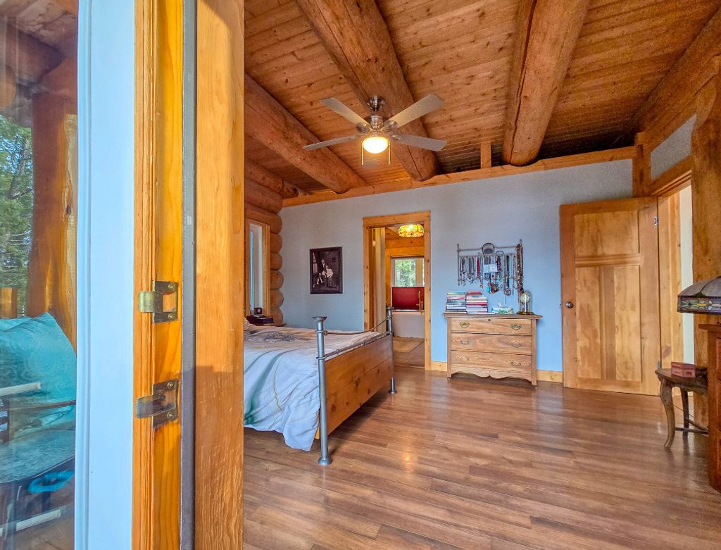 listing image 16513593510194678564