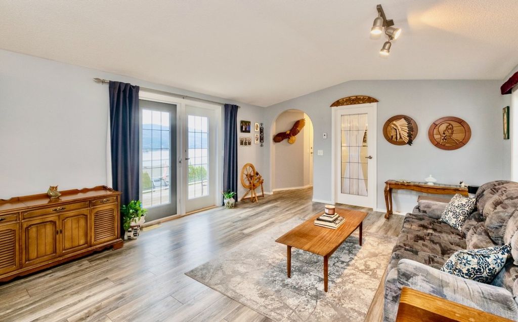 listing image 16518575245404283215