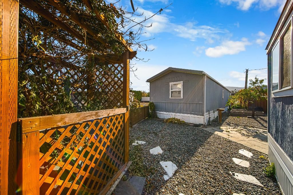 listing image 16516336395514932628