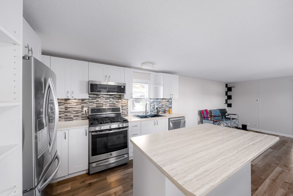 listing image 16518163764211717568