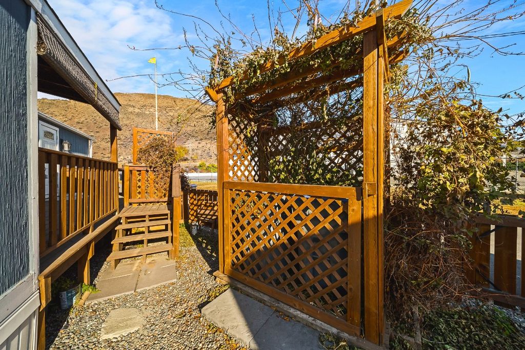 listing image 16515172510857106935