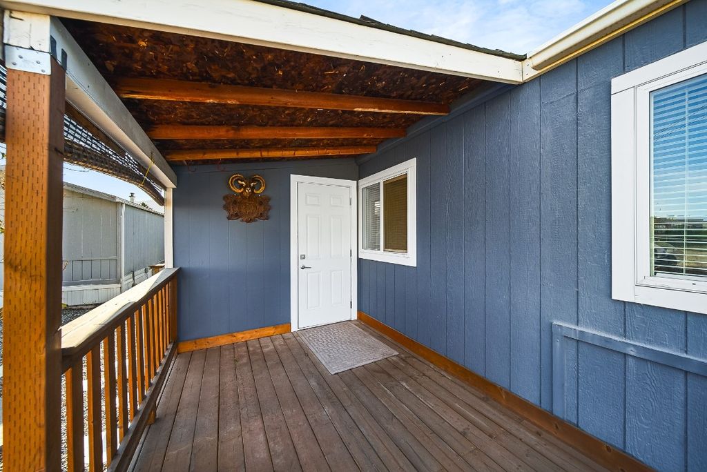 listing image 16519800232657850782