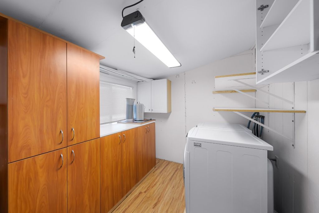 listing image 16515335609177987243