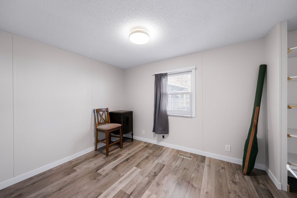 listing image 16515761271402656289