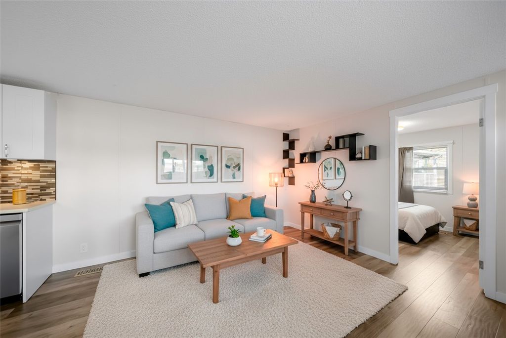 listing image 16519524574164584448