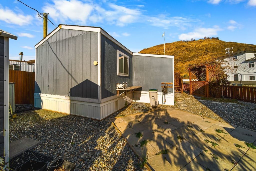 listing image 16514799692218796119