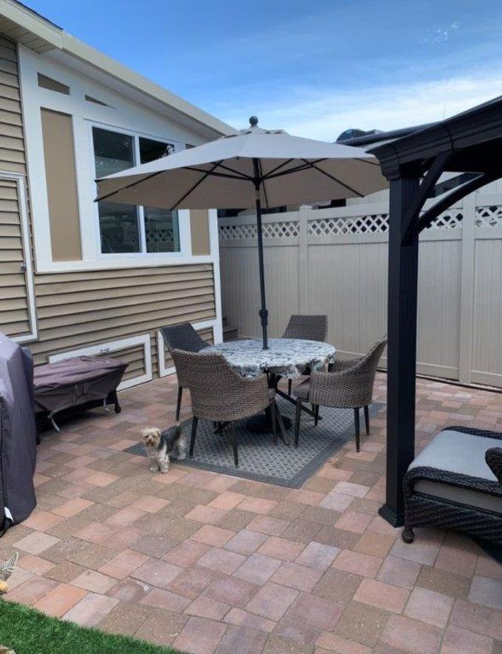 listing image 16515967572599422472
