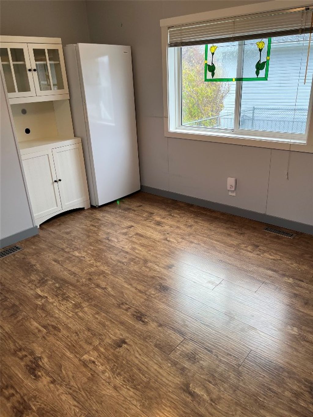 listing image 16517391376563314339