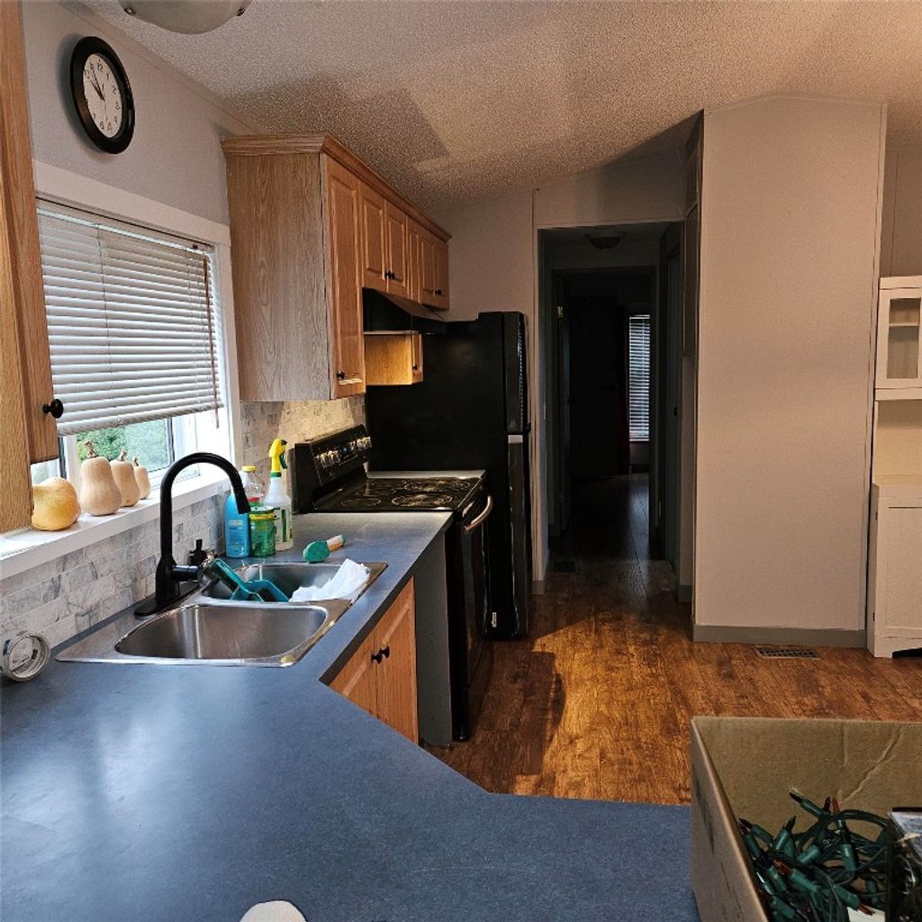 listing image 16512629592794040013