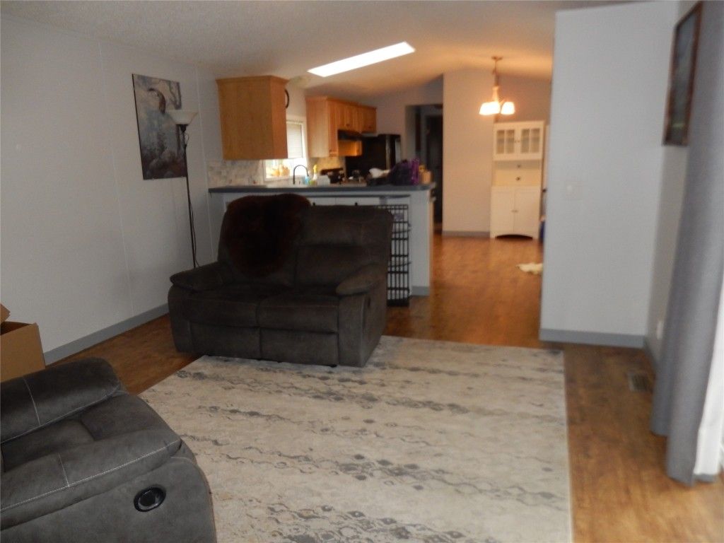 listing image 16514488042574280093