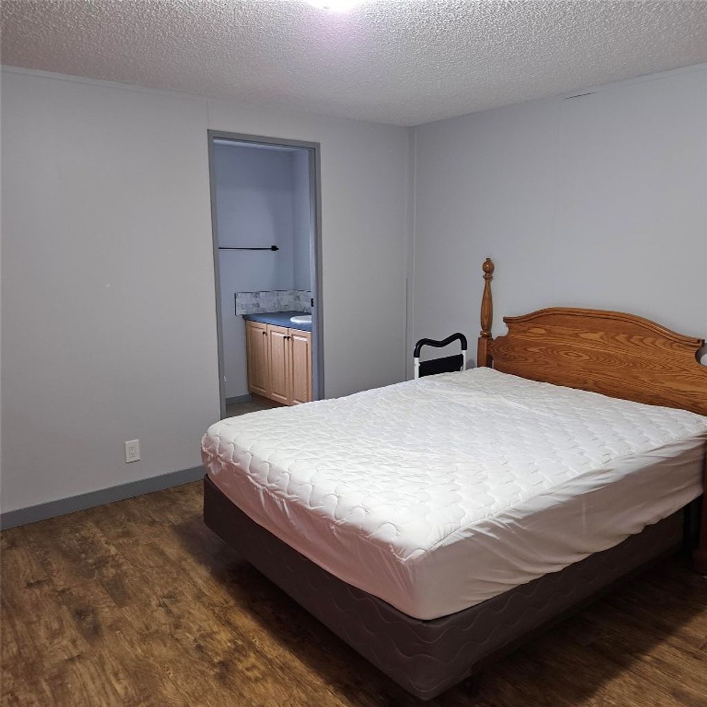 listing image 16518276381525197618