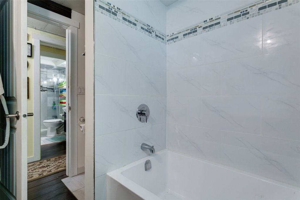 listing image 16515771801287751629