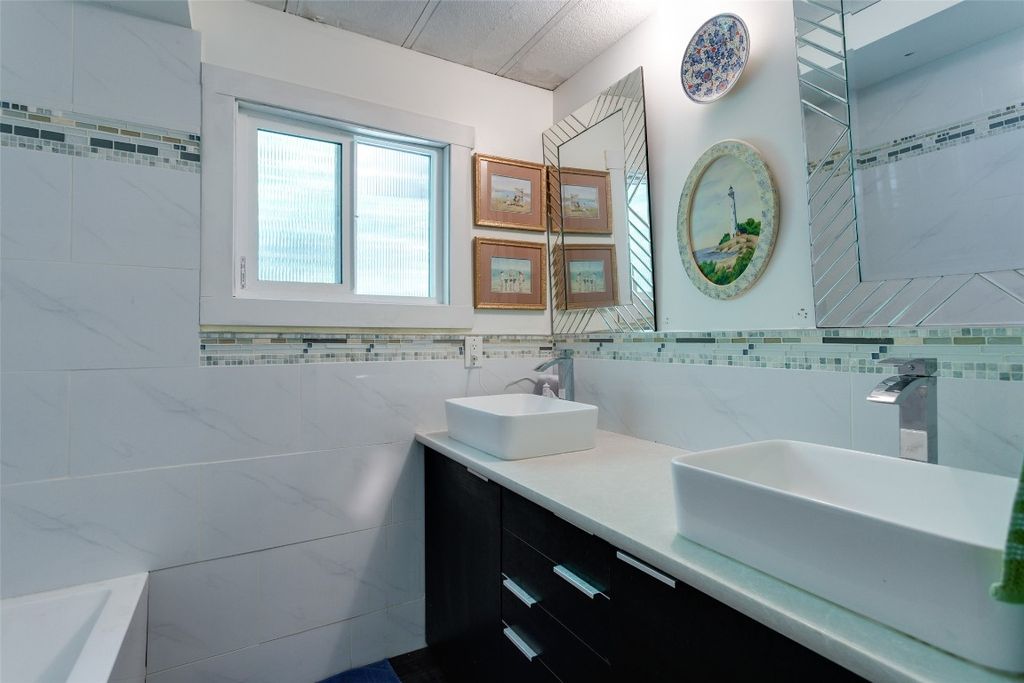 listing image 16512239538482919245