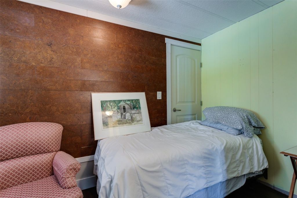 listing image 16512933650369813631