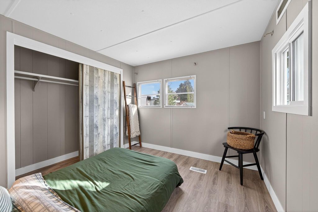 listing image 16511812761288606288