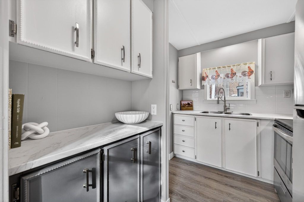 listing image 16517462861590224740