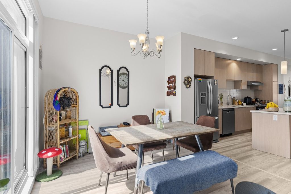 listing image 16516489208243912310