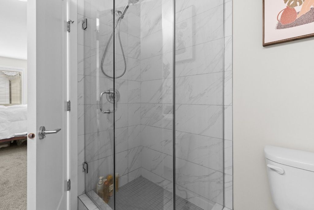 listing image 16512856741592144197