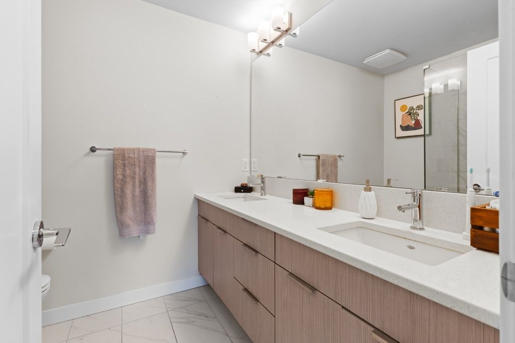 listing image 16518259254979967211