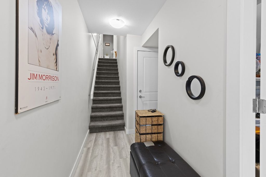 listing image 16514702433392359815