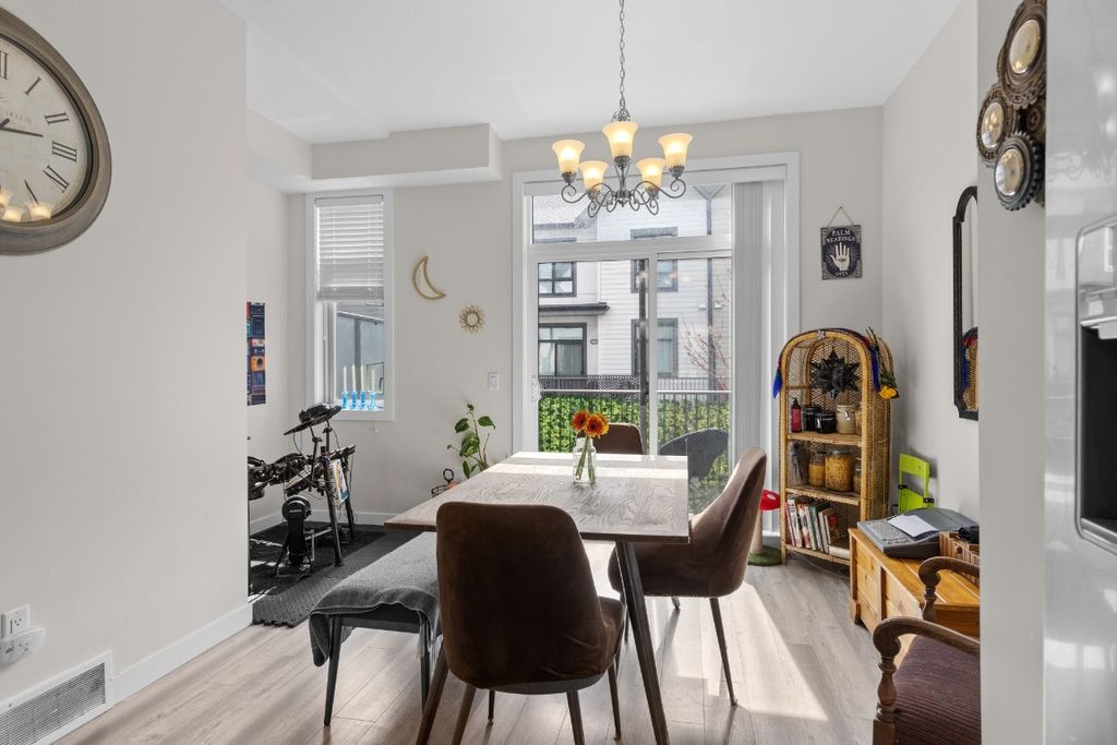 listing image 16518927689030167292