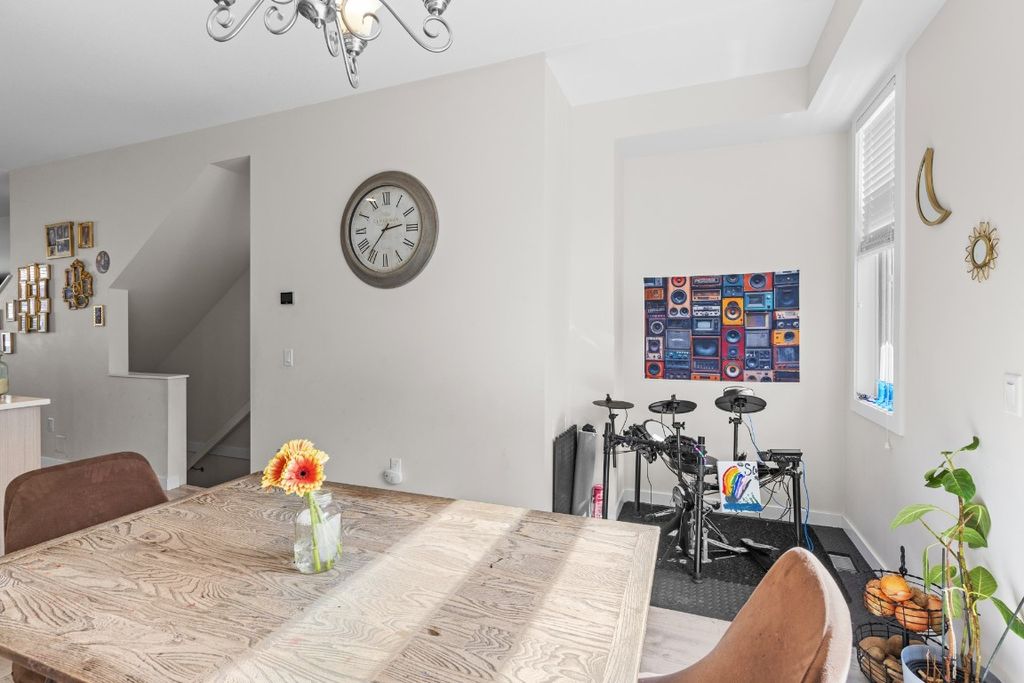 listing image 16514133140112187080