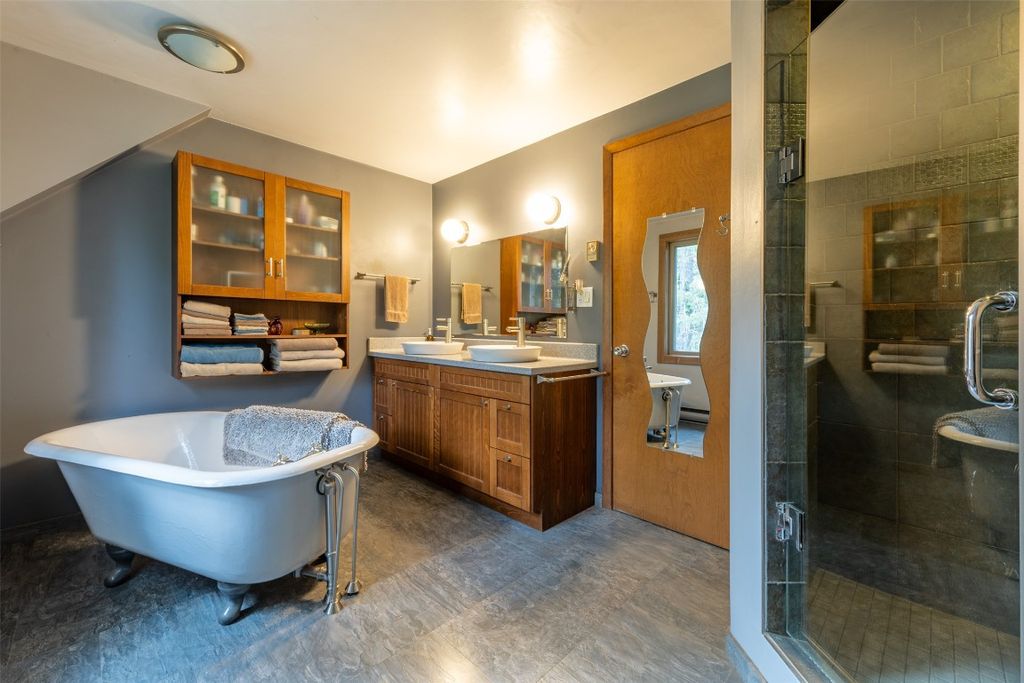 listing image 16510765469635719428