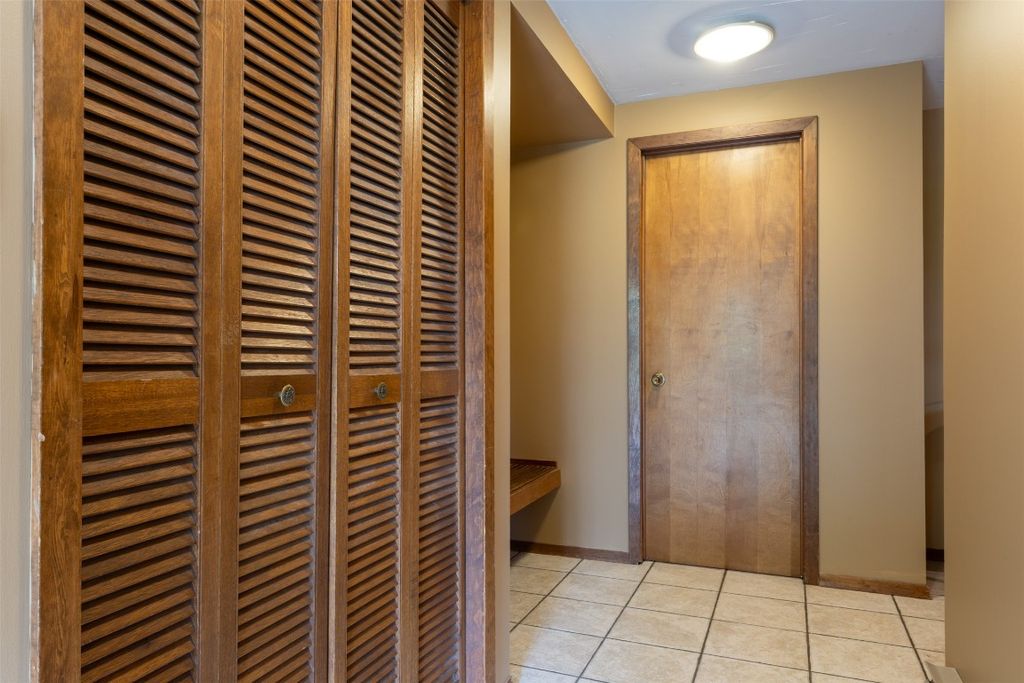 listing image 16510216593528374610