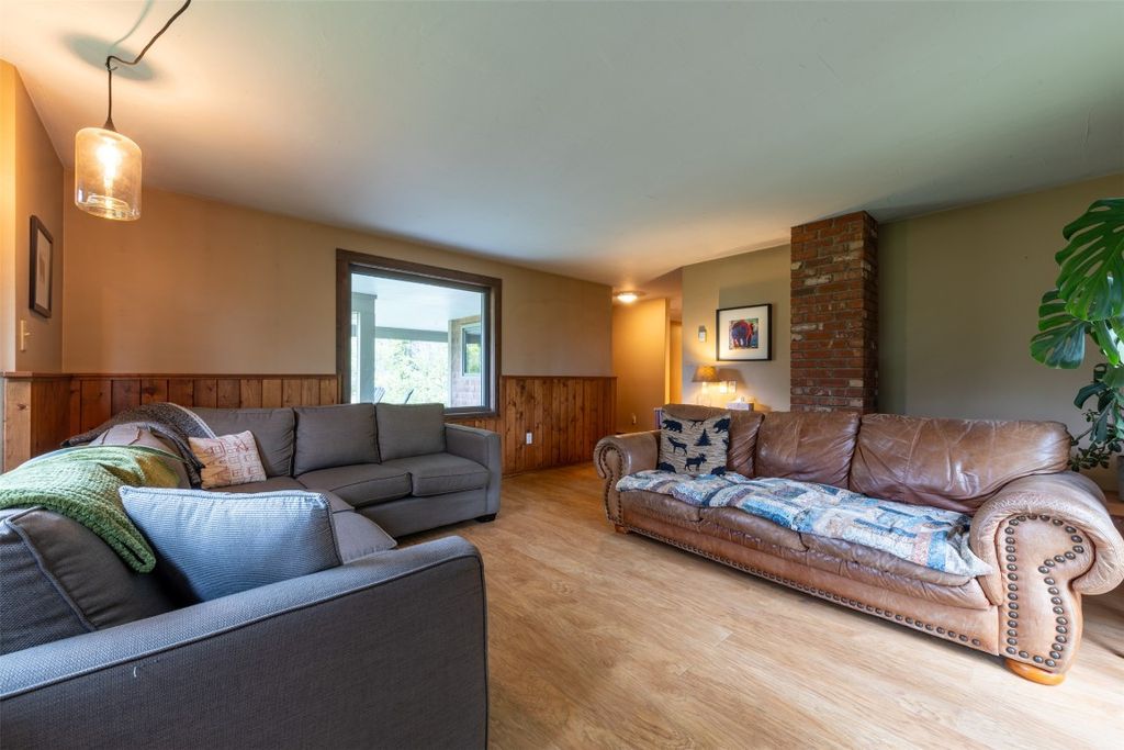 listing image 16516550522834915721
