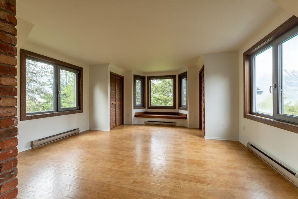 listing image 16514015649136360763