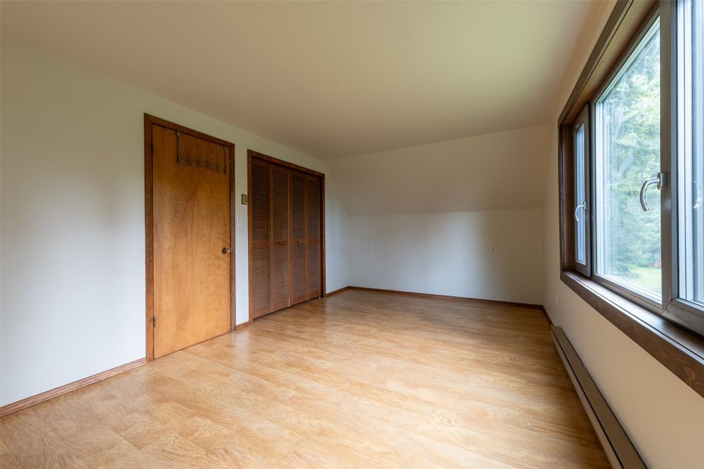 listing image 16517784092687758754
