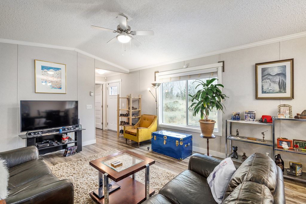 listing image 16514982763450254699